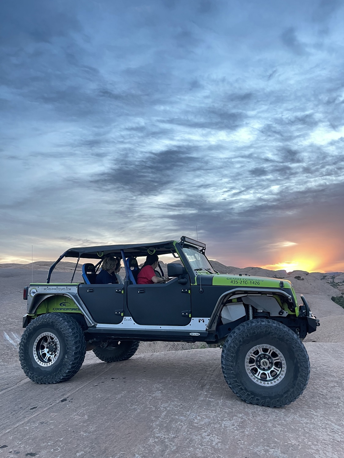 Jeep Tour with Sunset in Moab, UT by Grand Company